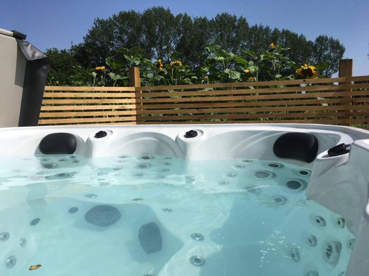 Moors Wood Relaxing ,Tranquil Retreat With Hot Tub Villa Chippenham  Ngoại thất bức ảnh