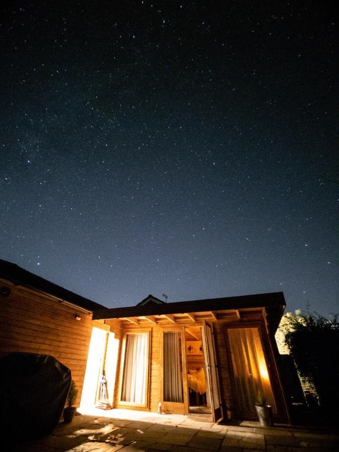 Moors Wood Relaxing ,Tranquil Retreat With Hot Tub Villa Chippenham  Ngoại thất bức ảnh