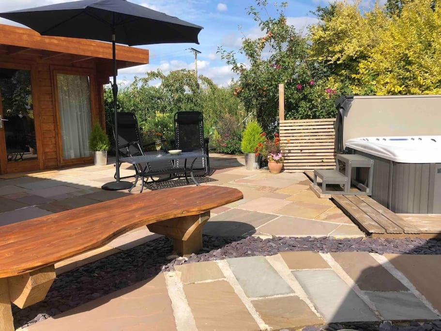Moors Wood Relaxing ,Tranquil Retreat With Hot Tub Villa Chippenham  Ngoại thất bức ảnh