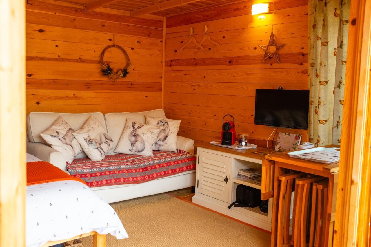 Moors Wood Relaxing ,Tranquil Retreat With Hot Tub Villa Chippenham  Ngoại thất bức ảnh