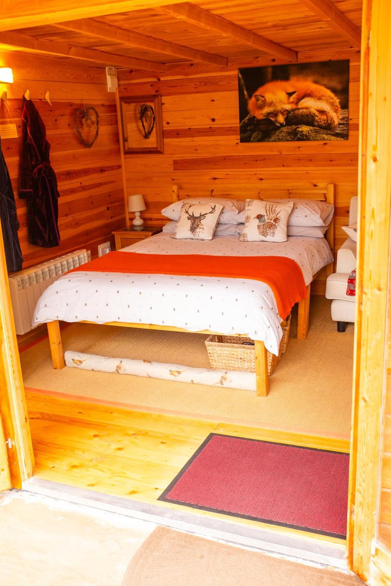 Moors Wood Relaxing ,Tranquil Retreat With Hot Tub Villa Chippenham  Ngoại thất bức ảnh