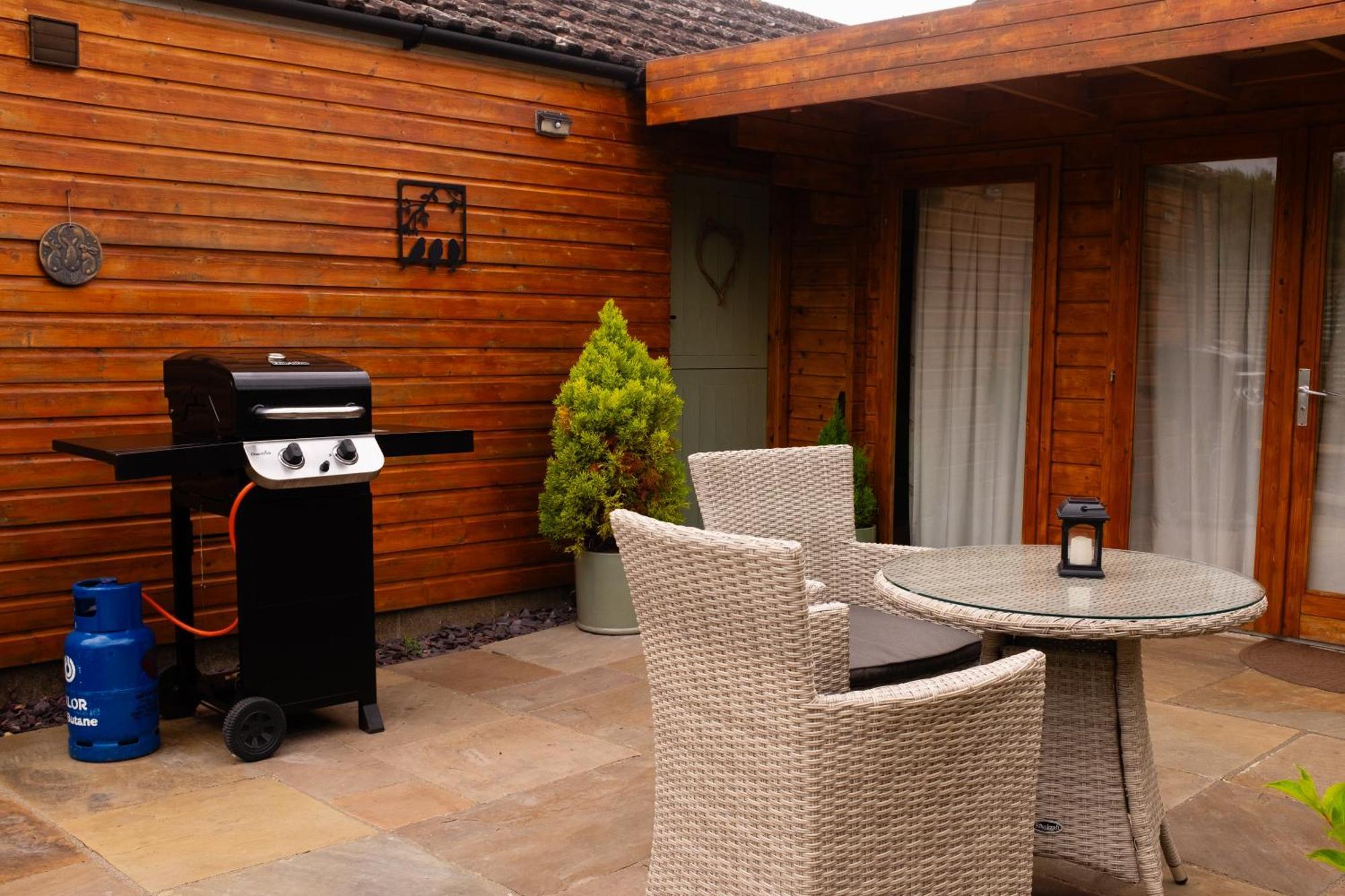 Moors Wood Relaxing ,Tranquil Retreat With Hot Tub Villa Chippenham  Ngoại thất bức ảnh