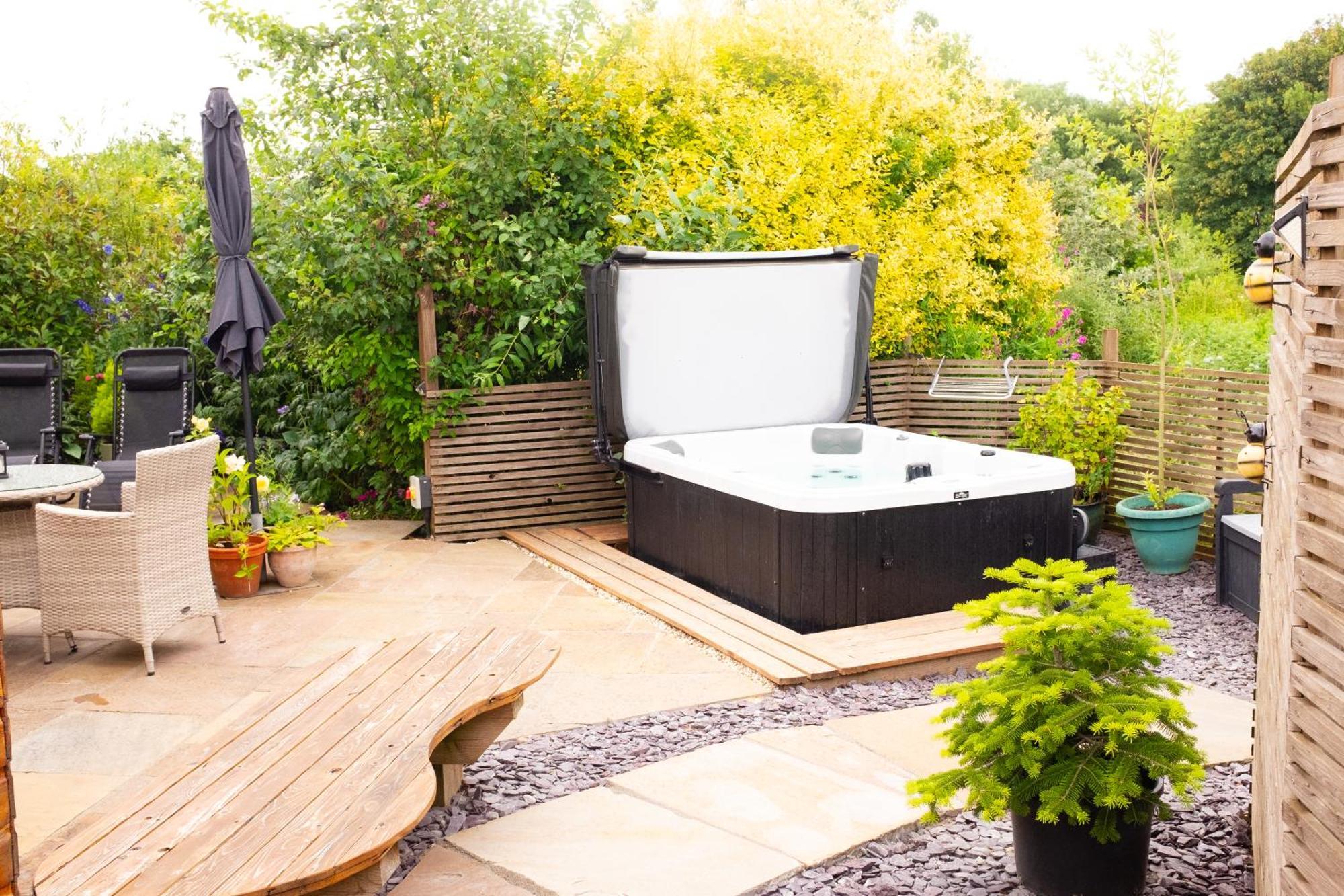 Moors Wood Relaxing ,Tranquil Retreat With Hot Tub Villa Chippenham  Ngoại thất bức ảnh