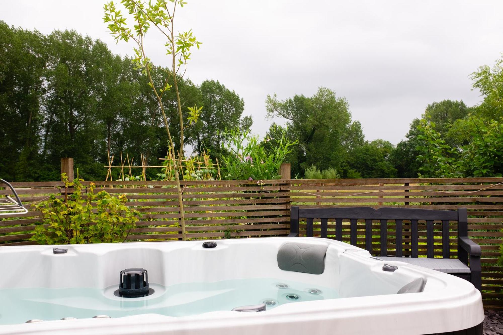 Moors Wood Relaxing ,Tranquil Retreat With Hot Tub Villa Chippenham  Ngoại thất bức ảnh